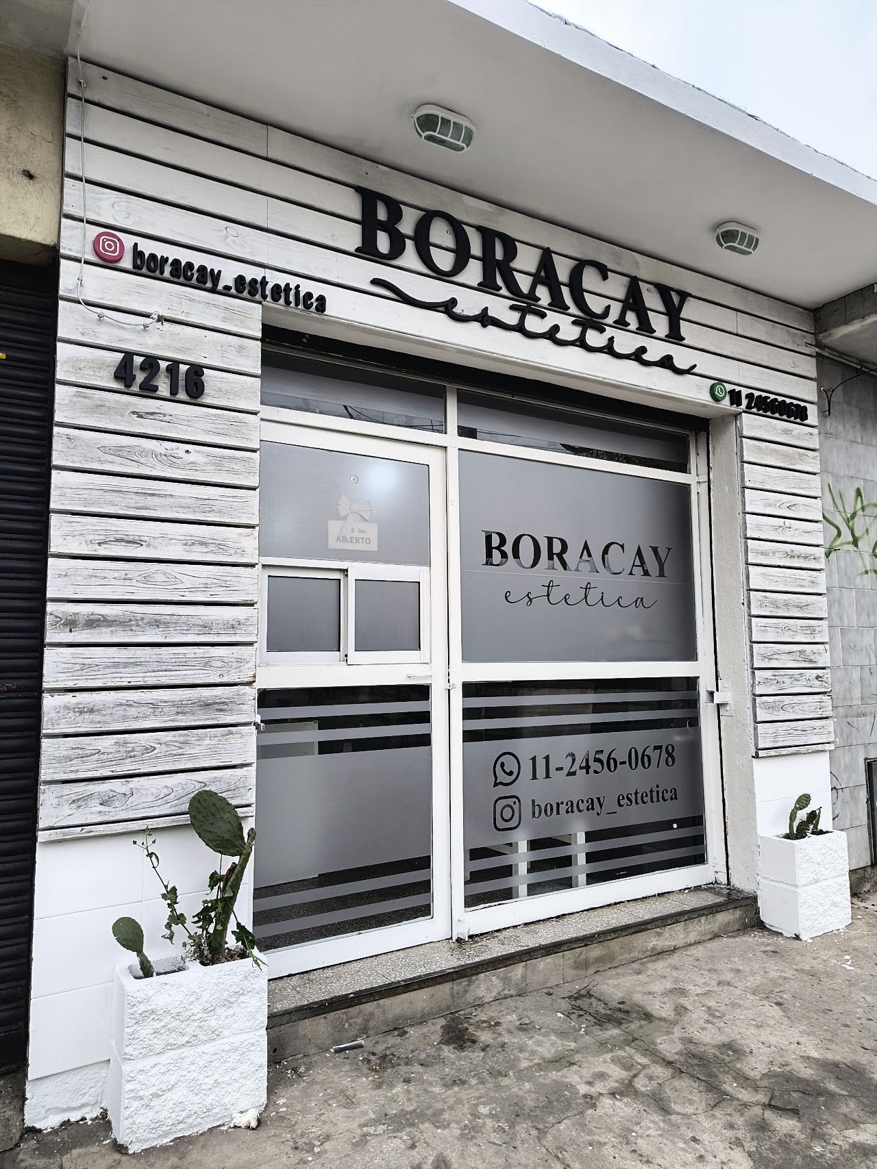 Fachada y recepción de Boracay Estética Berazategui